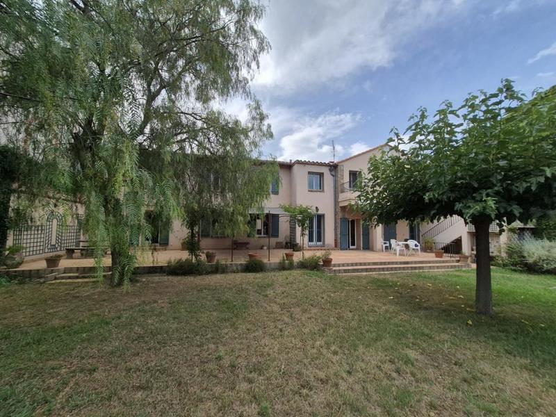 Mas - 438 m² - 14 pièces