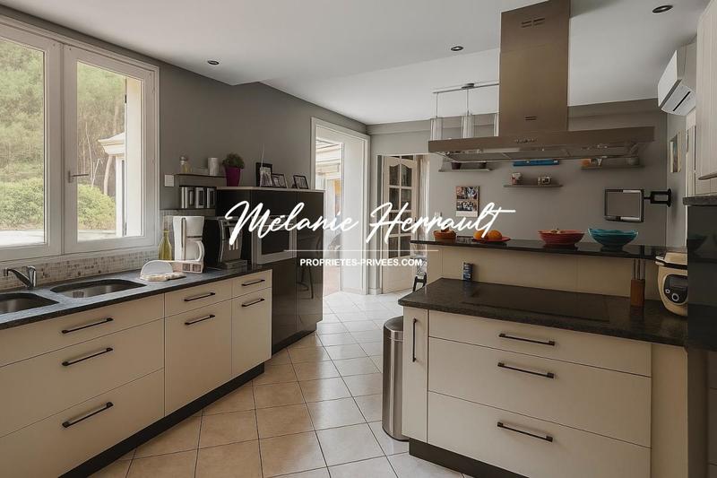 Maison - 223 m² - 9 pièces