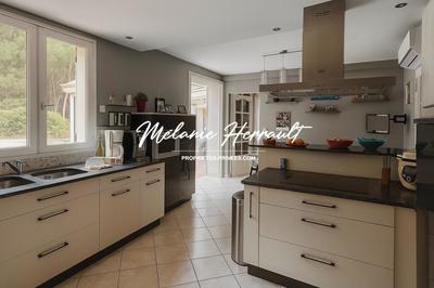 Maison - 223 m² - 9 pièces