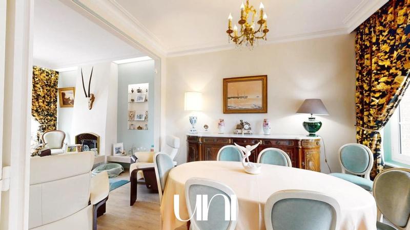 Maison de maîtres - 260 m² - 8 pièces