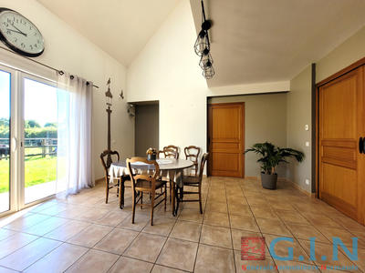 Maison - 215 m² - 9 pièces