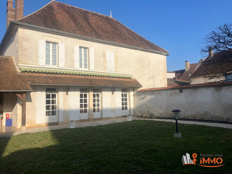 Maison - 187 m² - 8 pièces