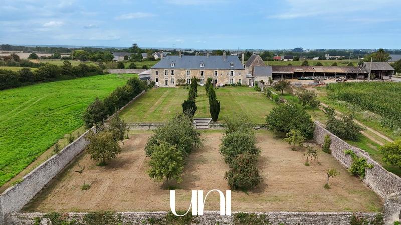 Maison - 330 m² - 10 pièces