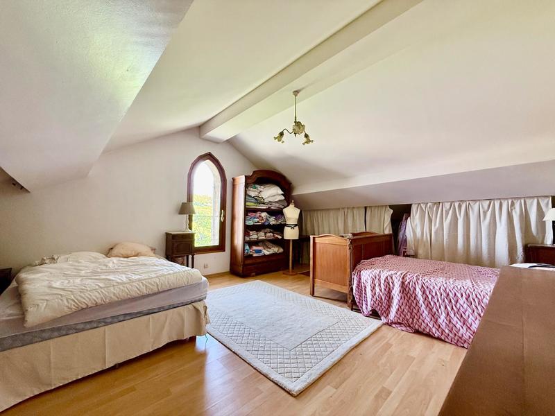 Maison - 195 m² - 8 pièces