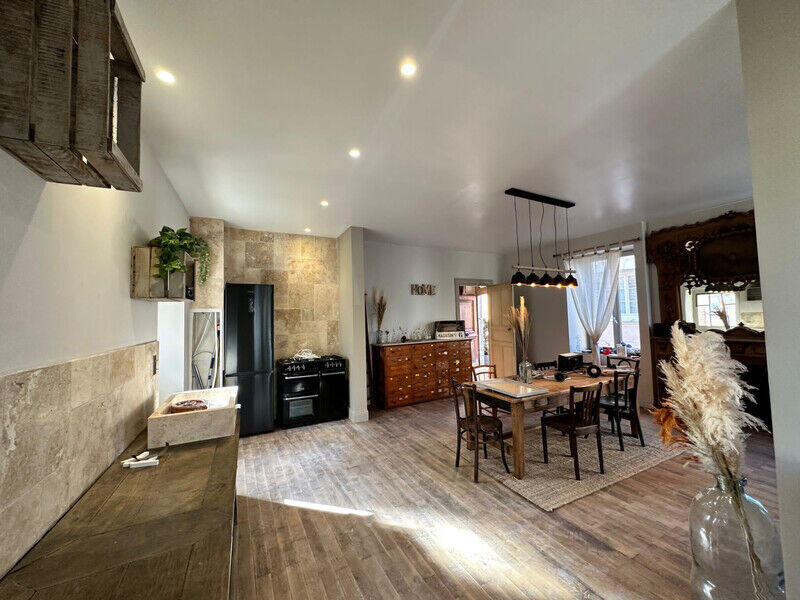 Maison - 211 m² - 9 pièces