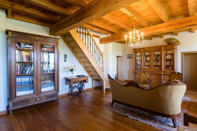 Maison - 557 m² - 20 pièces