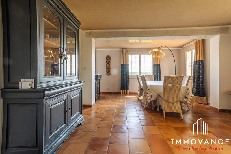 Maison traditionnelle - 161 m² - 6 pièces