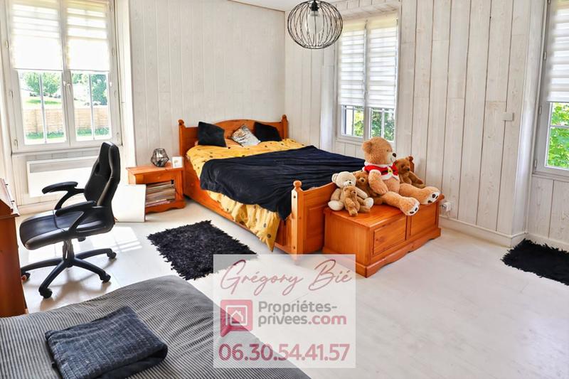 Propriété - 241 m² - 7 pièces