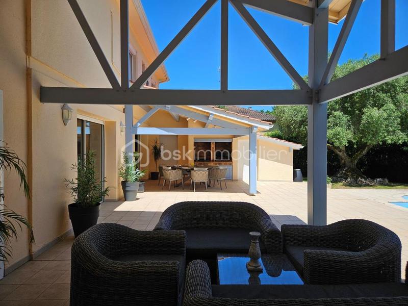 Maison traditionnelle - 244 m² - 5 pièces