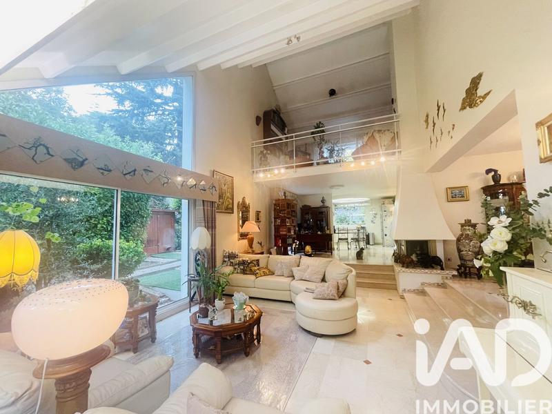 Maison - 180 m² - 8 pièces