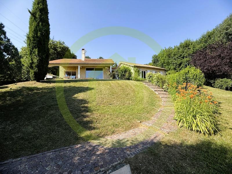 Maison - 180 m² - 5 pièces