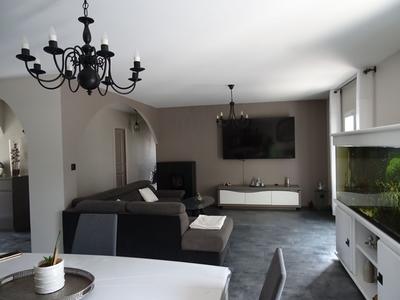 Maison - 167 m² - 8 pièces