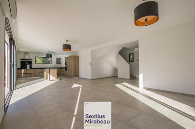 Demeure - 175 m² - 6 pièces