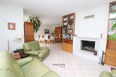 Maison - 176 m² - 9 pièces