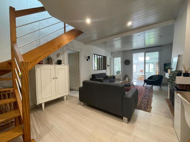 Maison - 111 m² - 6 pièces