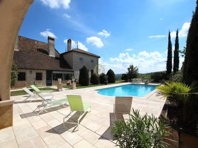 Propriété - 255 m² - 7 pièces