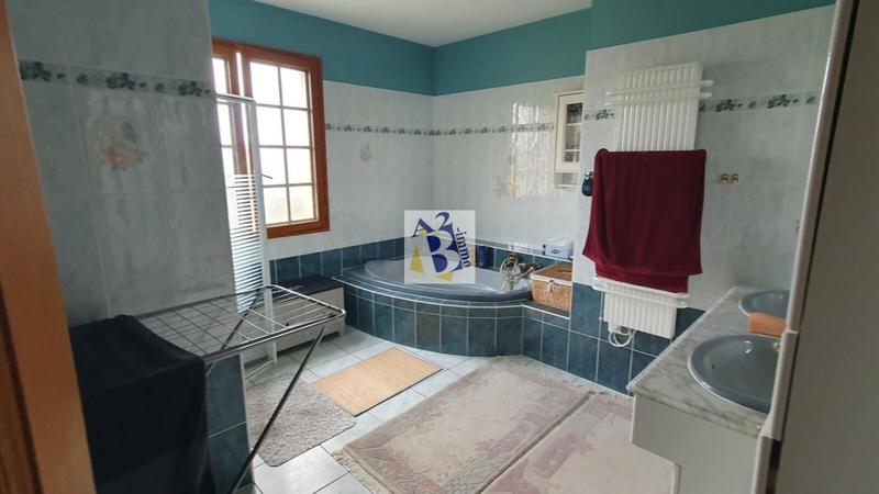 Maison - 260 m² - 9 pièces