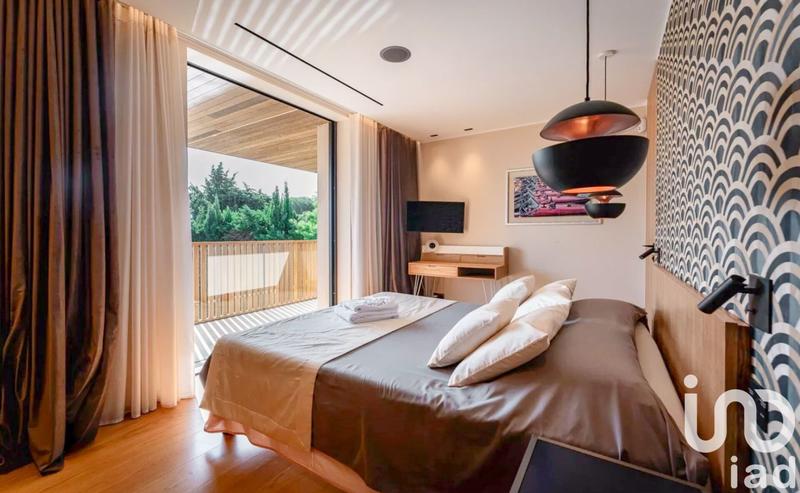 Maison - 300 m² - 5 pièces