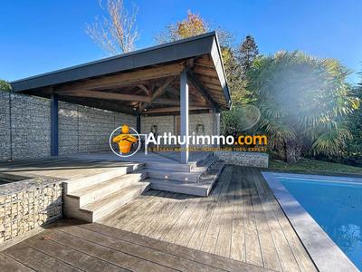 Maison - 278 m² - 8 pièces