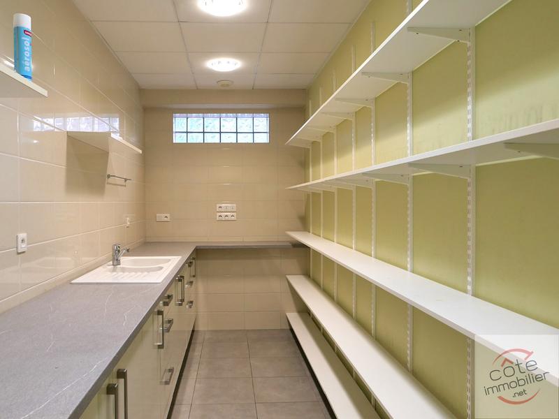 Local d'activités - 561 m²