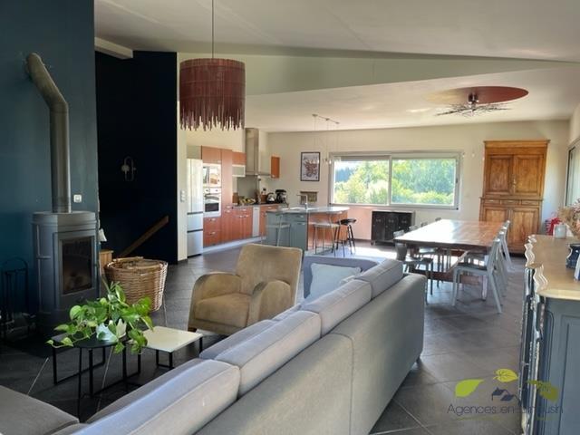 Propriété - 900 m² - 13 pièces