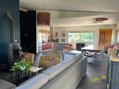 Propriété - 900 m² - 13 pièces