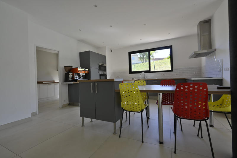 Maison - 202 m² - 5 pièces