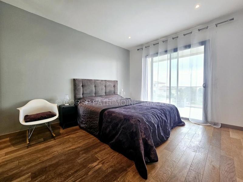 Maison - 206 m² - 7 pièces