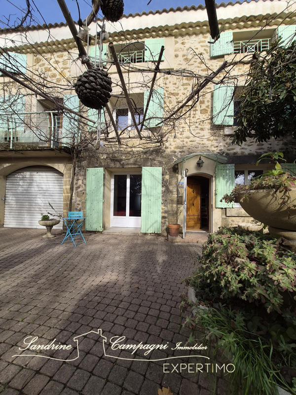 Maison - 275 m² - 13 pièces