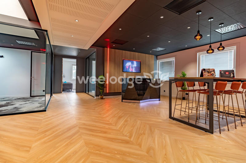 Bureau - 200 m² - 9 pièces