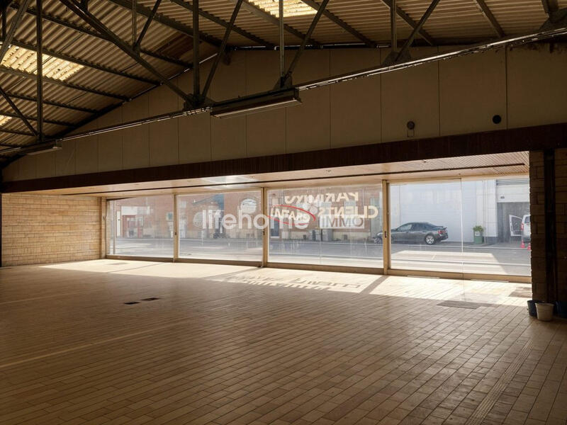 Local commercial - 830 m² - 4 pièces