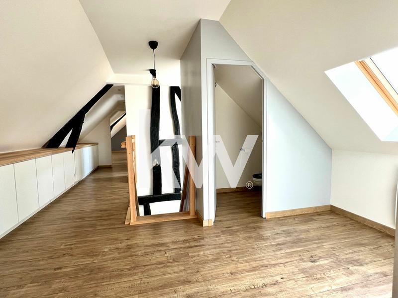 Maison - 220 m² - 9 pièces