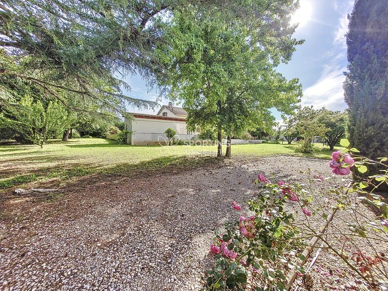 Maison - 400 m² - 8 pièces