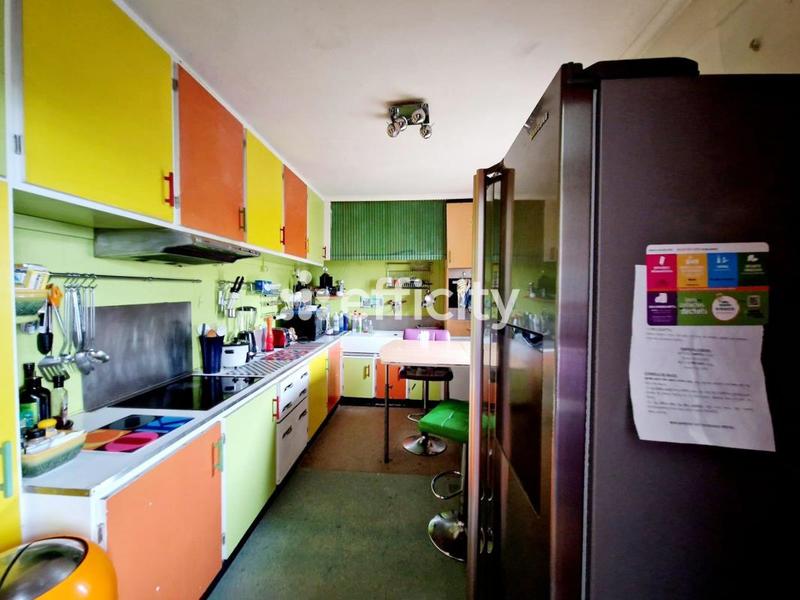 Maison - 335 m² - 12 pièces