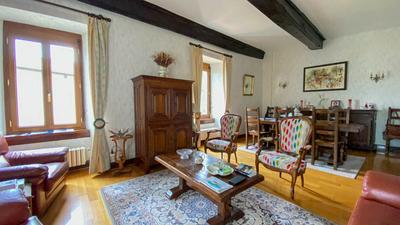 Maison - 220 m² - 7 pièces