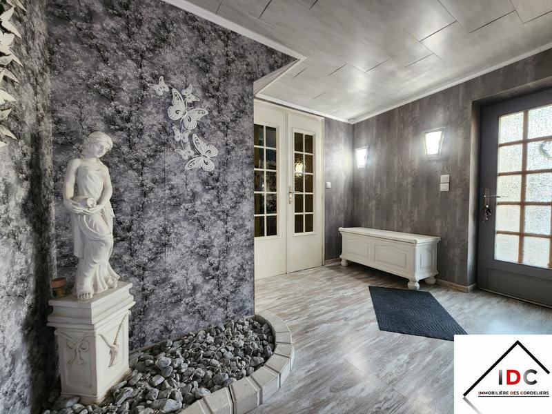 Maison - 250 m² - 9 pièces