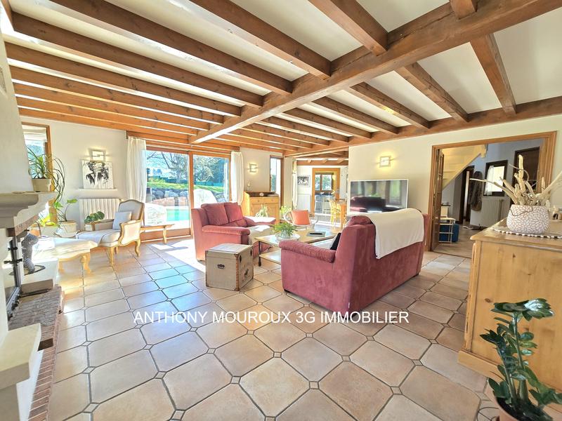 Maison - 248 m² - 7 pièces