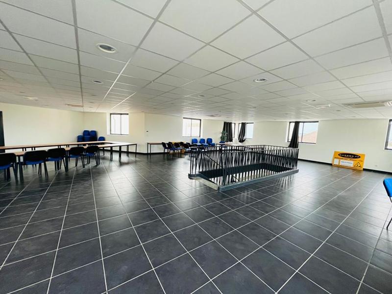 Local commercial - 180 m² - 5 pièces