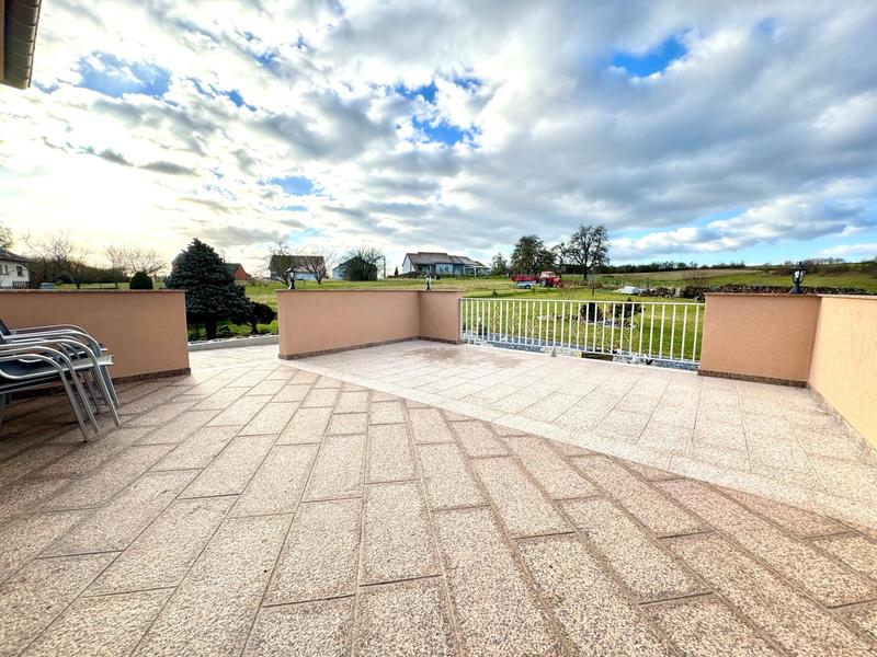 Maison - 256 m² - 8 pièces