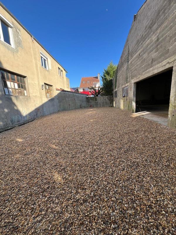 Entrepôt - 700 m² - 3 pièces