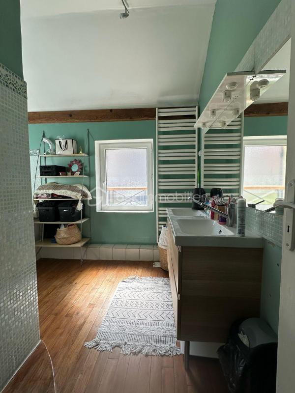 Maison traditionnelle - 180 m² - 8 pièces