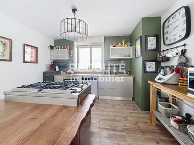 Maison - 220 m² - 6 pièces