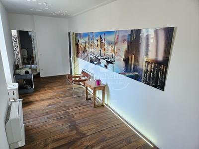 Maison - 230 m² - 9 pièces