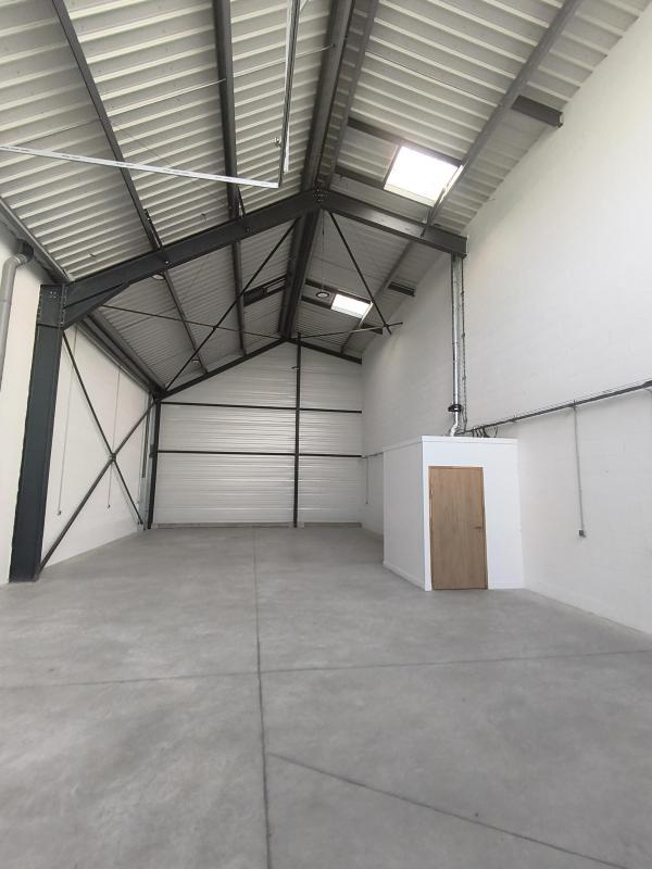 Entrepôt - 163 m² - 1 pièce
