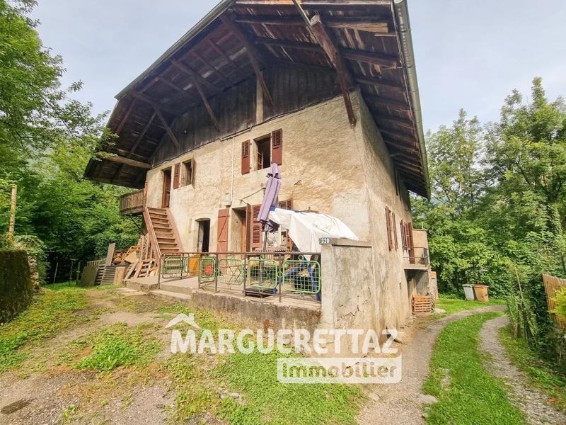 Maison de village - 220 m² - 8 pièces