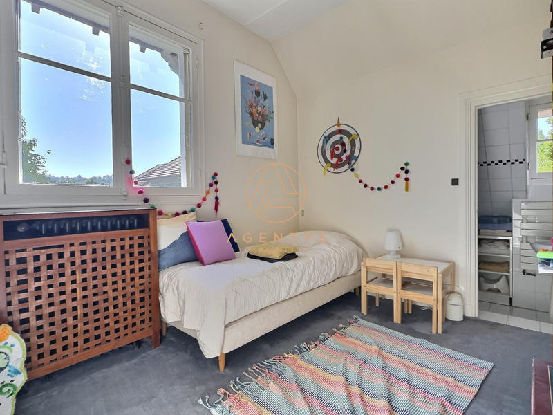 Maison - 249 m² - 10 pièces