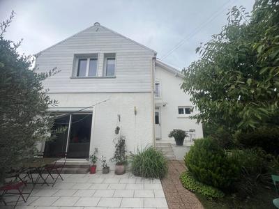 Maison - 120 m² - 7 pièces