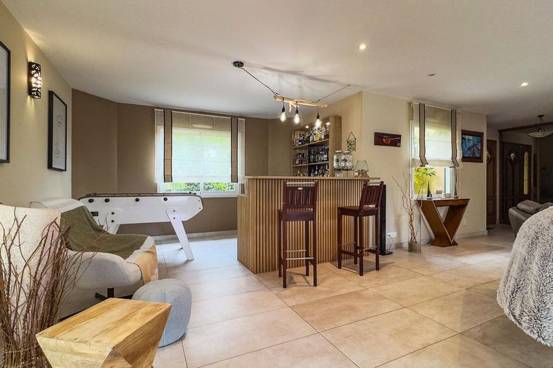 Villa - 240 m² - 6 pièces