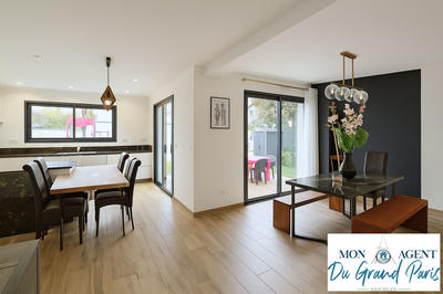 Maison - 230 m² - 7 pièces