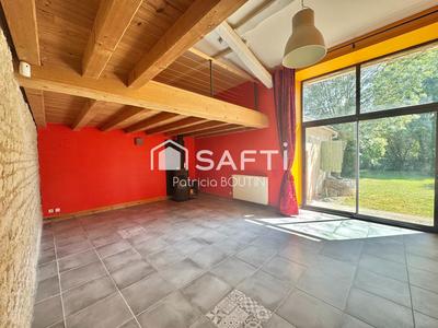 Maison - 256 m² - 6 pièces